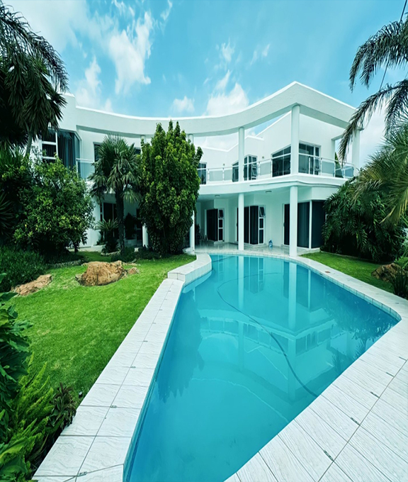 Villa on Hollywood Boulevard